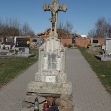 Hřbitovní kříž z roku 1941 na předínském hřbitově