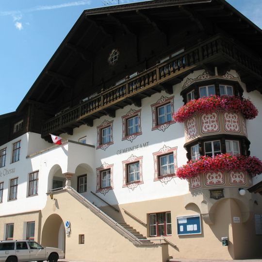 Rathaus/Gemeindeamt und Schule