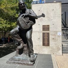 Willie Nelson statue