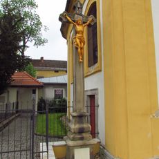 Kříž u kaple sv. Jana Nepomuckého v Moravských Budějovicích