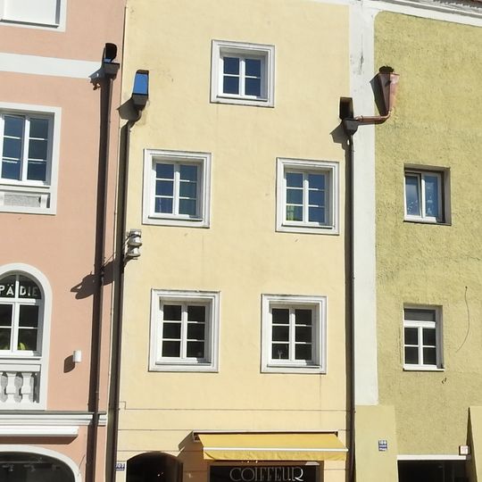 Wohn- und Geschäftshaus