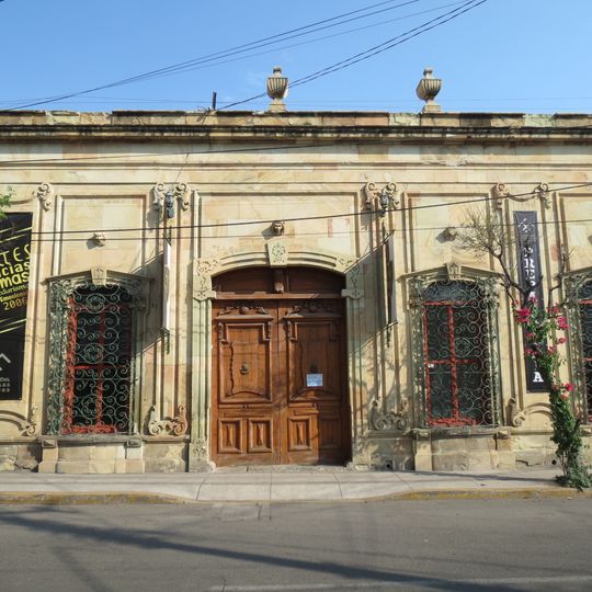 Casa de Rivero y Gutiérrez 320