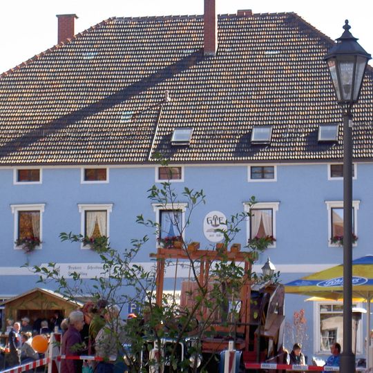 Wohn- und Geschäftshaus