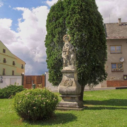 Sousoší Panny Marie s Ježíškem ve Starém Městě na náměstí Osvobození