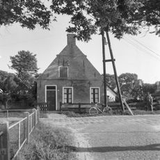 Van der Stratenweg 10, Nes