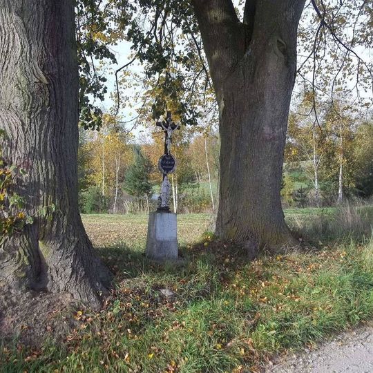 Kříž severovýchodně od Jižné u rybníka