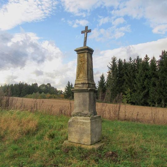 Kříž východně od Hynčiny u silnice