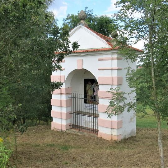 Kaplička 23. zastavení částečně zaniklé Křížové cesty k areálu Maria Loreto v Hrozňatově