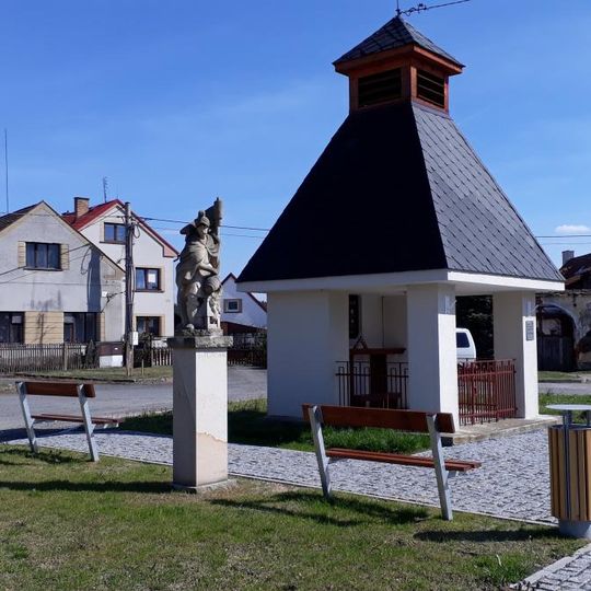 Socha u Dolního Hradiště