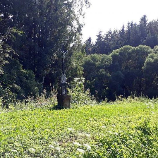 Kříž na hrázi rybníka Rodná u Rodné