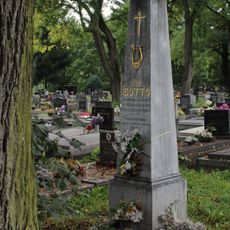 Cintorín ev. a. v. , hrob s náhrobníkom