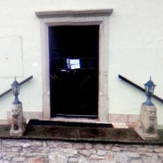 Kňažský domov, socha-vsa