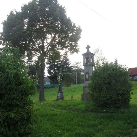 Kříž ve Vitíně u zvoničky