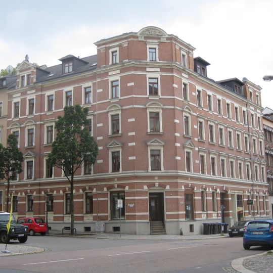 Mietshaus in geschlossener Bebauung in Ecklage, mit Laden Hainstraße 38