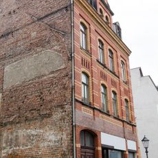 Mietshaus in ehemals geschlossener Bebauung, heute frei stehend Peter-Breuer-Straße 44