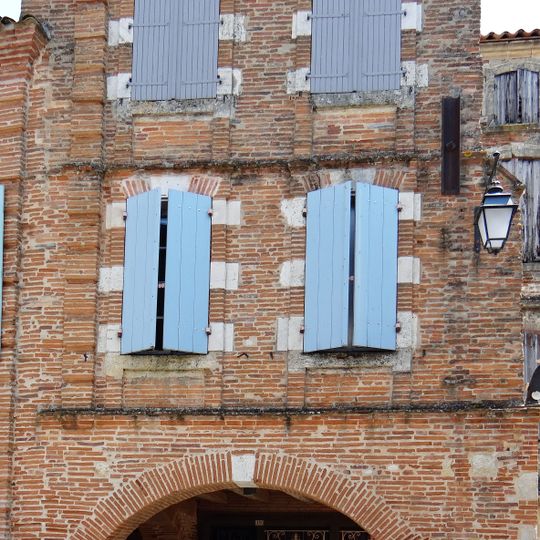 Immeuble, place de la Halle, cad. 506