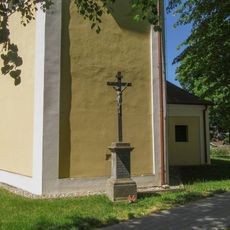 Kříž v Morkovicích za kostelem