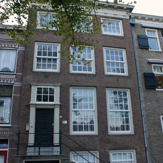 Pand met eenvoudige lijstgevel