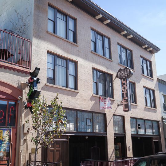 Pacifica Hotel