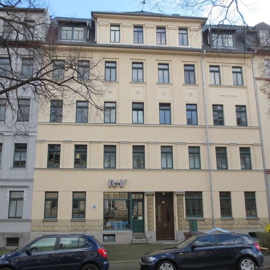 Mietshaus in geschlossener Bebauung Zeißstraße 34