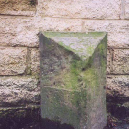 Milestone, Thornton Road; Leaventhorpe, just east of Leaventhorpe Lane