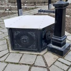 Zahradní kašna v botanické zahradě v Brně