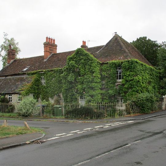 Fyfe Lodge And Fyfe Cottage
