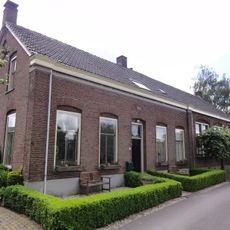 School met bovenmeesterhuis