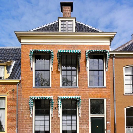 Eenvoudig pand met 15-ruitsvensters