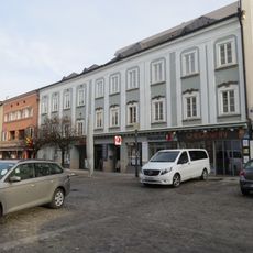 Wohn- und Geschäftshaus