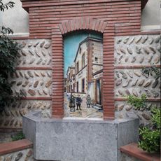 Pavage représentant la première école communale de Cabestany. Sûrement associée à une fontaine à l'époque.