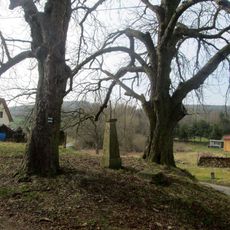 Kříž u rozcestí v Oplotci