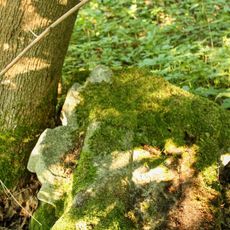 Pomník padlým ve Vysokém Potoku naproti mateřské škole