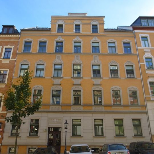 Mietshaus in geschlossener Bebauung Ludwigstraße 40