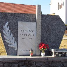 Památník obětem 1. a 2. sv. války ve Vícenicích u Náměště nad Oslavou