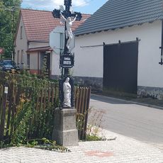 Kříž v Choustníku u křižovatky