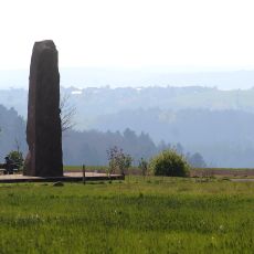 Monolith, gestiftet von Pfarrer Alfons Wilhelm