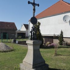 Kříž v části Ves v Lesné