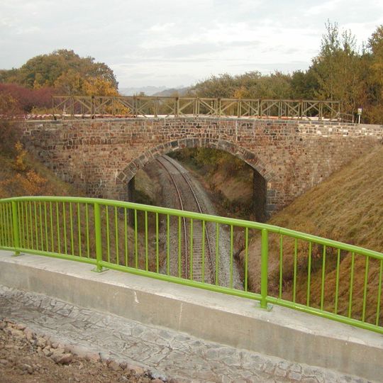 Starý most silnice II/528 přes železniční trať u Žďárku