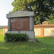 Pomník padlým v 1. světové válce u hřbitova v Tuchořicích