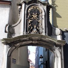 Assembly formed by the Saint-Roch gate and Ooievaarstraat