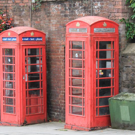 2 K6 Telephone Kiosks