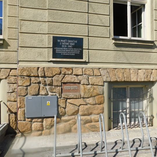 Pamětní deska ukončení 2. světové války v Českém Brodu