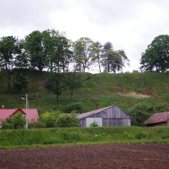 Veliuonos piliakalniai