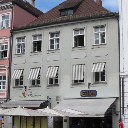 Wohn- und Geschäftshaus