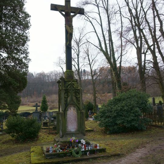 Centrální kříž na hřbitově v Hodkovicích nad Mohelkou