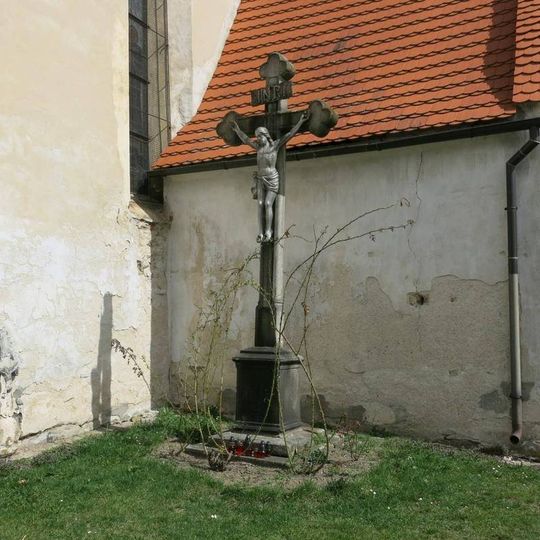 Kříže u kostela svatých Petra a Pavla v Kaplici