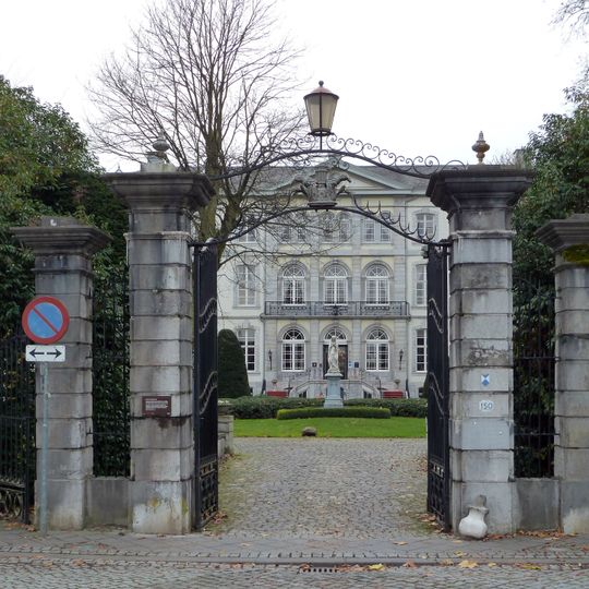 Bloemendal Castle: fence, balustrade and former bridge
