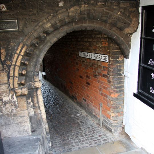 Norman arch at No 11 St Mary's Hill