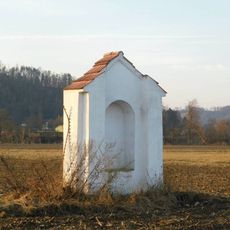 Výklenková kaplička v Poříčí nad Sázavou v poli jižně od Městečka